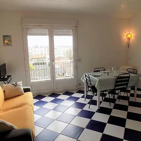 Apartment Saint-palais-sur-mer, 1 Piece, 4 Personnes - Fr-1-305a-7 *